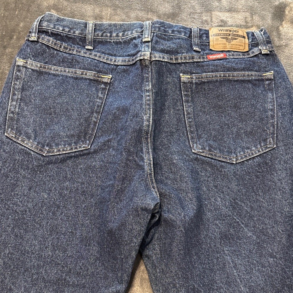 Wrangler Men's Relaxed Fit Dark Blue Jeans 38x30